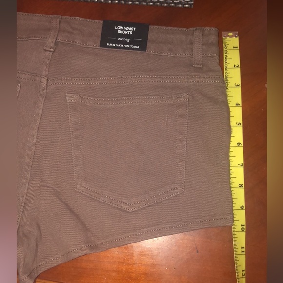 NWT H&M divided fitted shorts low waist fly zip size 10 color light brown - Picture 12 of 14